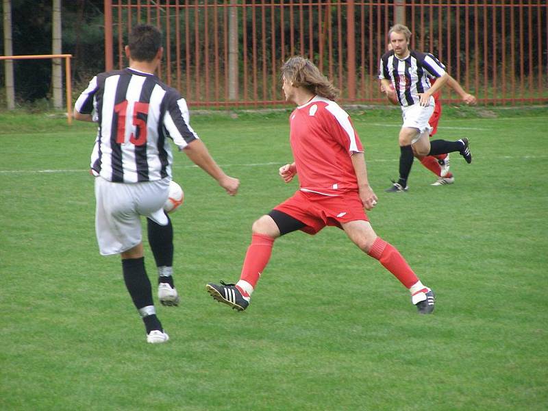 Z fotbalového derby I.B třídy Ostrá - Milovice (2:0)