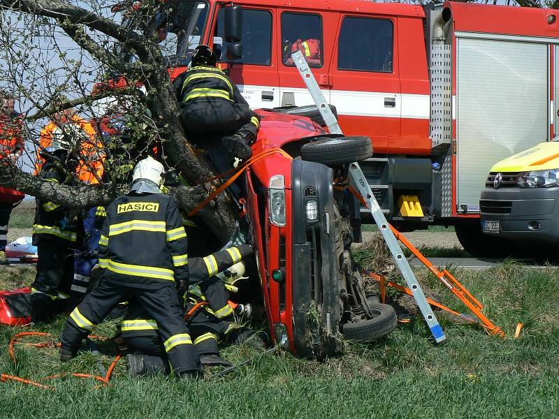 Vážná nehoda mezi Nymburkem a Kamenným Zbožím