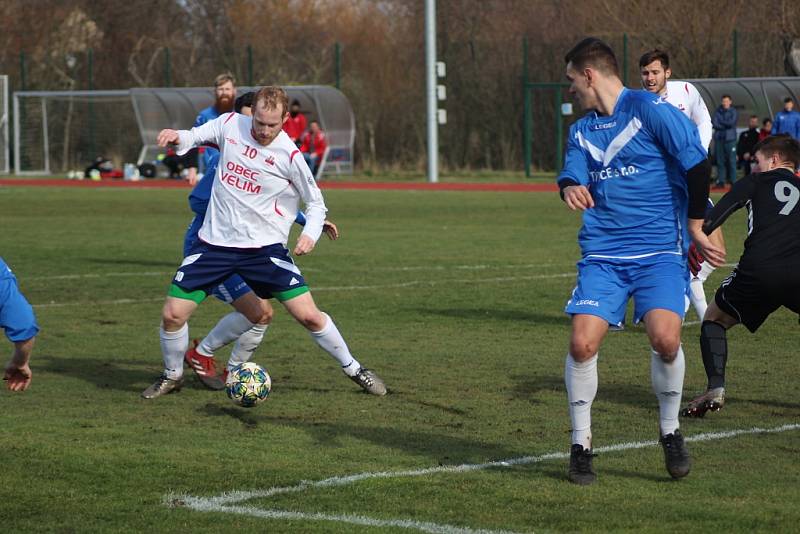 Z přípravného fotbalového utkání Velim - Poříčany (2:1)