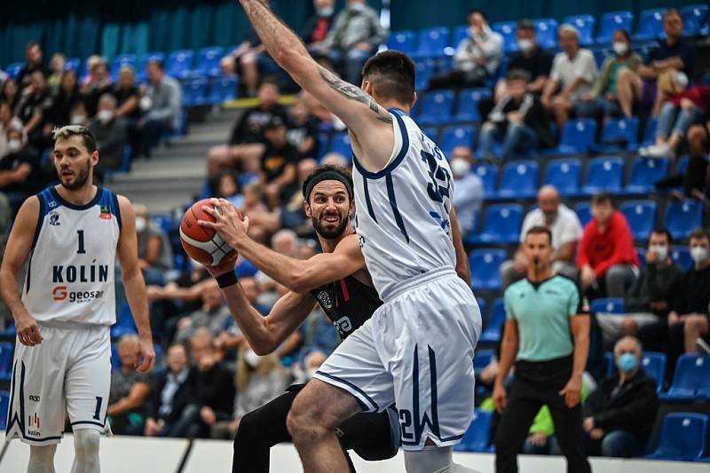 Z basketbalového utkání Kooperativa NBL Kolín - Nymburk (86:91)