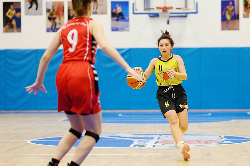 Z basketbalového utkání celostátní ligy juniorek Sadská - Brandýs nad Labem (65:60)