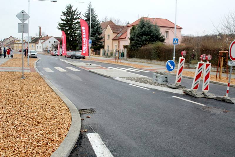 Od 1. prosince se vrací doprava na tepnu města, ulici Československé armády. Rekonstrukce 560 metrů dlouhé silnice přinesla řadu komplikací.