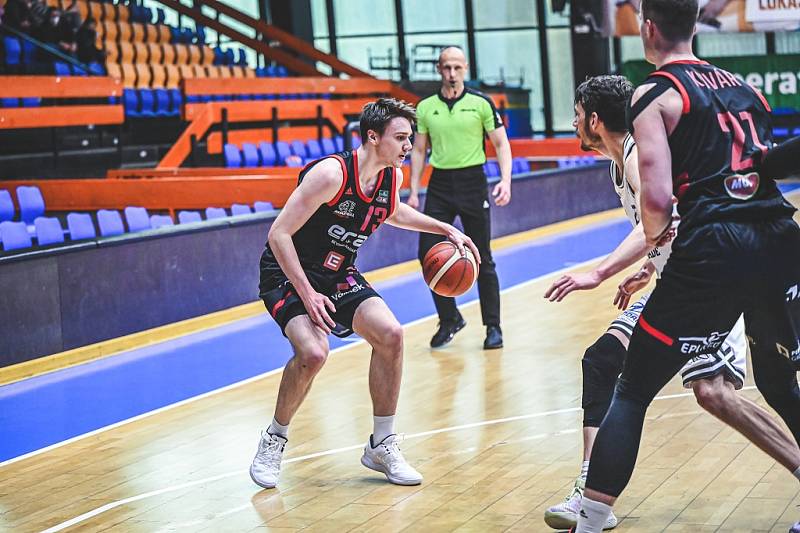 Z basketbalového utkání Kooperativa NBL USK Praha - Nymburk (80:85)