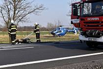 Za smrtí dvou motorkářů z března loňského roku stálo podle znalců pravděpodobně otáčení jednoho z nich na silnici.