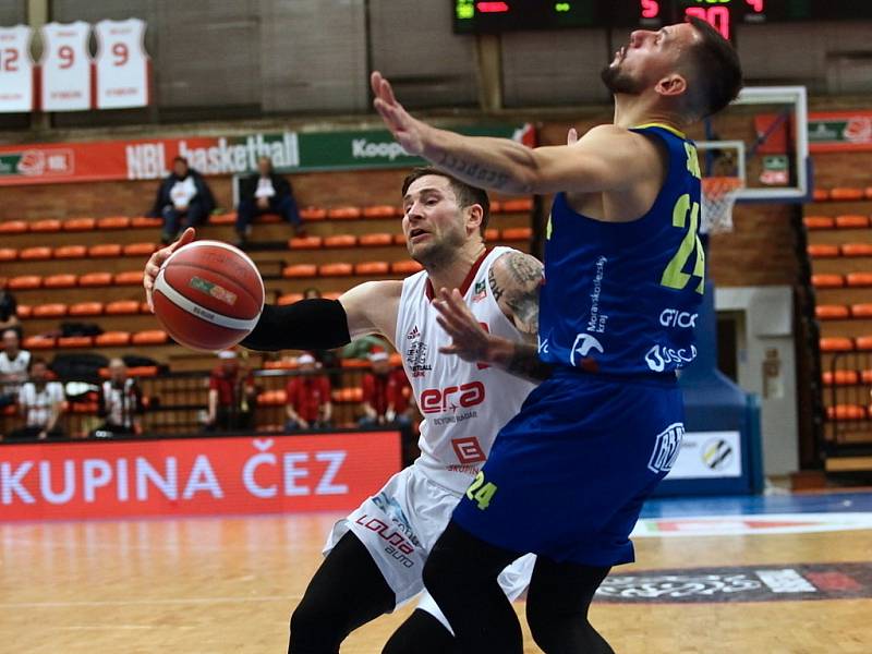 Z basketbalového utkání Kooperativa NBL Nymburk - Opava (91:82)