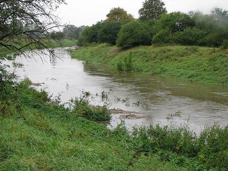 Mrlina v pondělí v deset dopoledne na trase mezi Nymburkem a Vestcerm