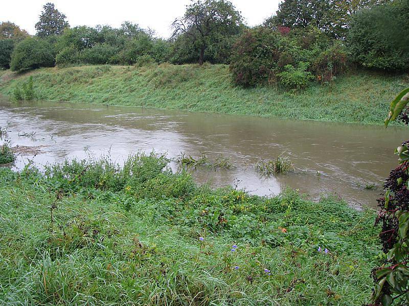 Mrlina v pondělí v deset dopoledne na trase mezi Nymburkem a Vestcerm