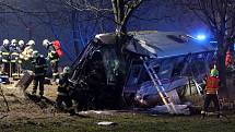 Tragická nehoda autobusu u Horoměřic na Praze - západ v pátek 12.ledna.
