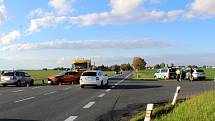 Z dopravní nehody na křižovatce mezi Nymburkem a Všechlapy na odbočce směrem k obci Veleliby z hlavního tahu na Mladou Boleslav.