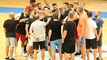 Z prvního tréninku nymburských basketbalistů v sezoně 2019/2020.