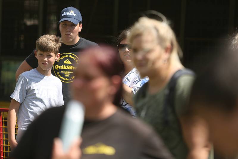 Křest mláděte pumy americké v základně cirkusu JO-JOO ve Zbožíčku na Nymbursku.