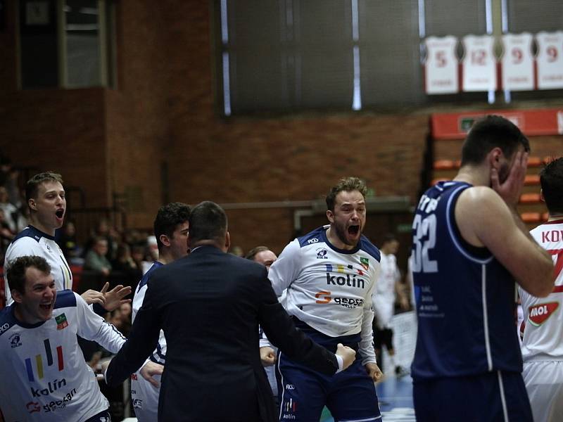 Z basketbalového utkání Kooperativa NBL Nymburk - Kolín (85:87)