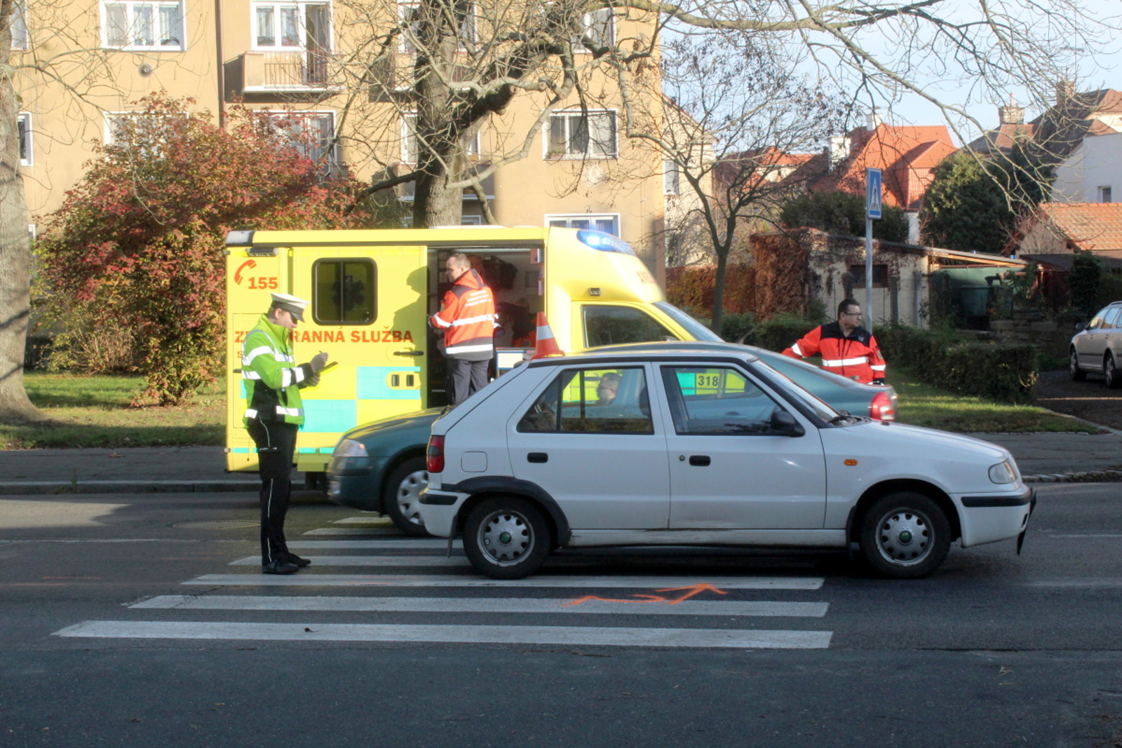 Muž vedl kolo přes přechod v Nymburce. Po srážce s autem skončil v  nemocnici - Nymburský deník