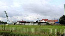 Na bývalém fotbalovém hřišti Polabanu Nymburk, jehož pozemky jsou ve vlastnictví TJ Lokomotiva, mají v budoucnu vyrůst bytové domy.