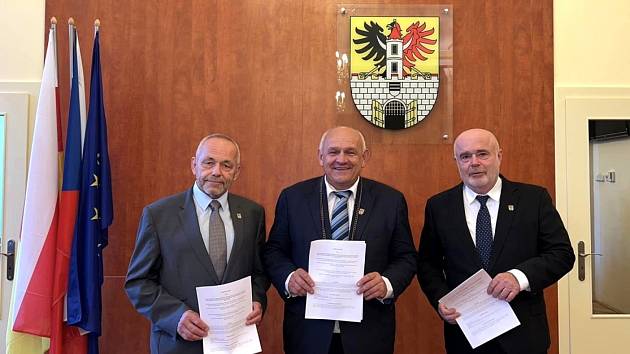 Podpis koaliční smlouvy v Poděbradech.