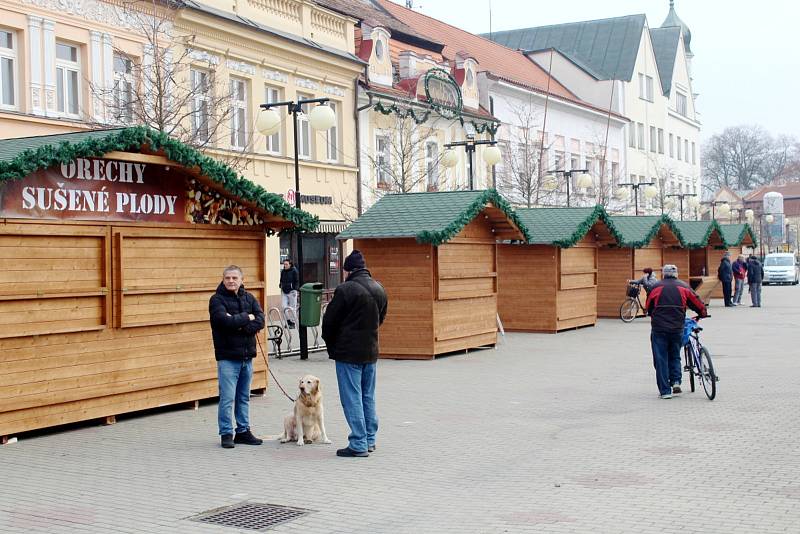 Poděbrady se zařadily mezi města, která po zákazu vánočních trhů přesto našla cestu, jak stánky otevřít.