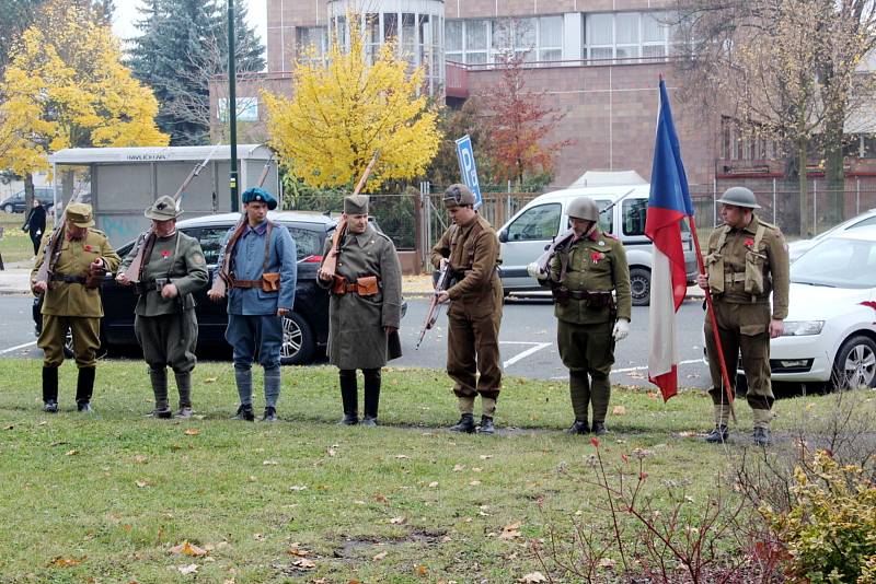 Připomínka Dne veteránů se uskutečnila v Parku hrdinů u památníků odbojářů ve čtvrtek od 11 hodin dopoledne.