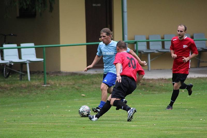 Z fotbalového utkání turnaje v Přehradí. Utkání domácího týmu s rezervou Sokolče