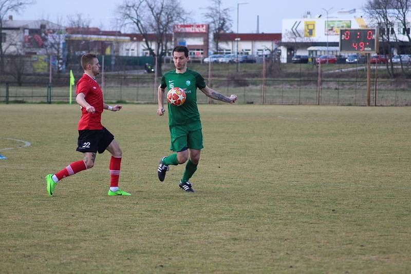 Z divizního fotbalového utkání Polaban Nymburk - Ostrá (1:3)