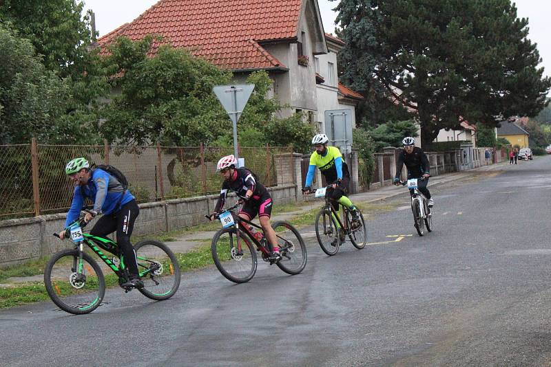 Cyklistický závod na horských kolech Hořátevská rovina.