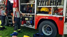 Drážní hasiči předvedli techniku dětem v Mateřské škole Adélka v Nymburce.