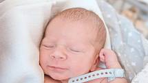 Jonáš Kopečný se narodil v nymburské porodnici 18. dubna 2022 v 4:42 hodin s váhou 3230 g a mírou 47 cm. Z chlapečka se v Milovicích raduje maminka Petra, tatínek Tomáš a bráškové Matěj (5 let) a Šimon (2 roky).