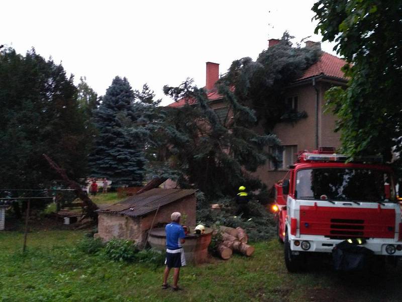 V Kostomlatech nad Labem zasahovali hasiči během čtvrtka už třikrát.