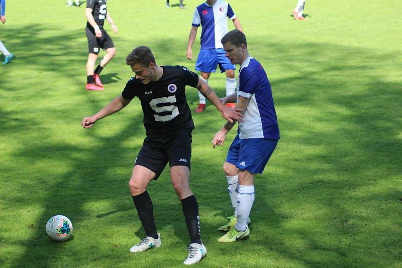 Z fotbalového utkání I.A třídy Slovan Poděbrady - Pšovka Mělník