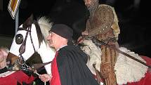 Do Lysé nad Labem přijel Martin na bílém koni. Přivítaly ho stovky lidí.