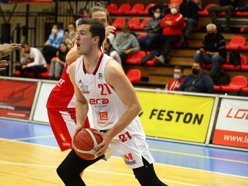 Z basketbalového utkání Kooperativa NBL Nymburk - Pardubice (99:78)