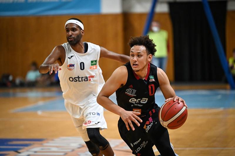 Z basketbalového utkání Kooperativa NBL Ostrava - Nymburk (75:101)