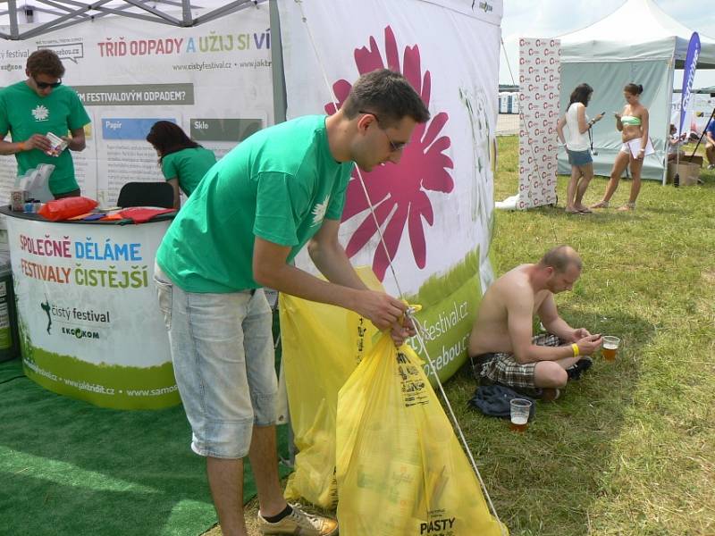 Festival Votvírák 2013 na milovickém letišti.