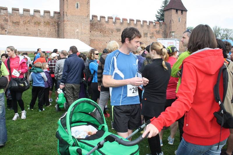 První ročník půlmaratonu a "čtvrtky" v Nymburce.