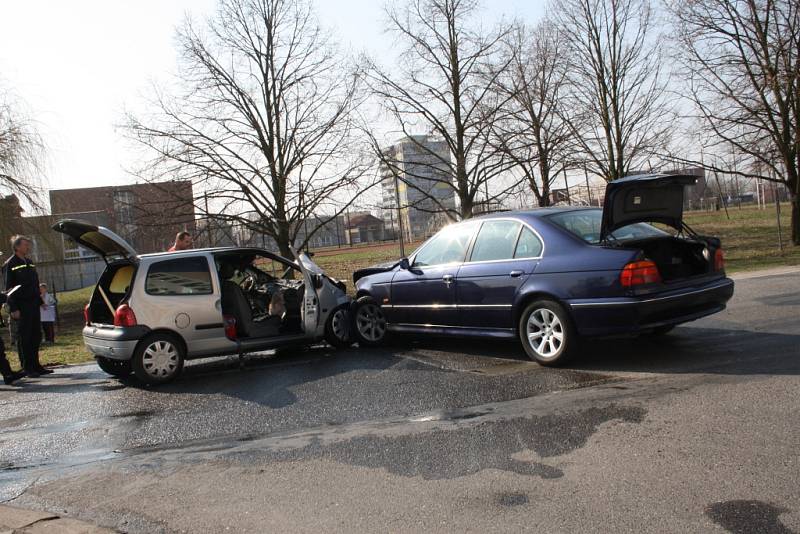 Nehoda ve Zbožské ulici, pri níž hořelo auto