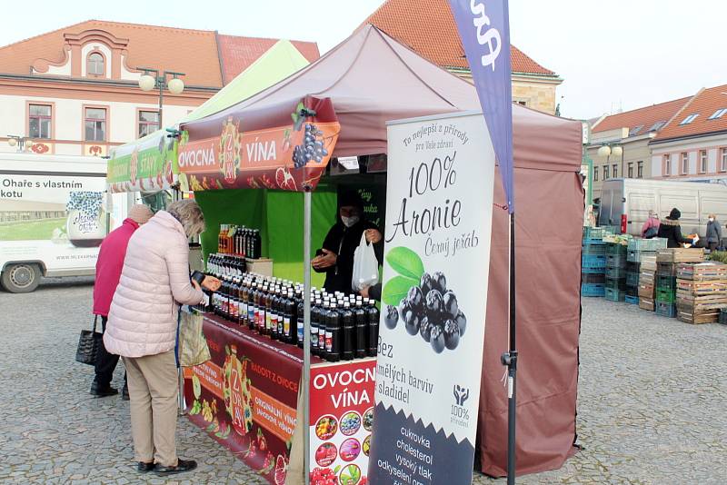 Farmářské trhy na náměstí Přemyslovců v Nymburce.