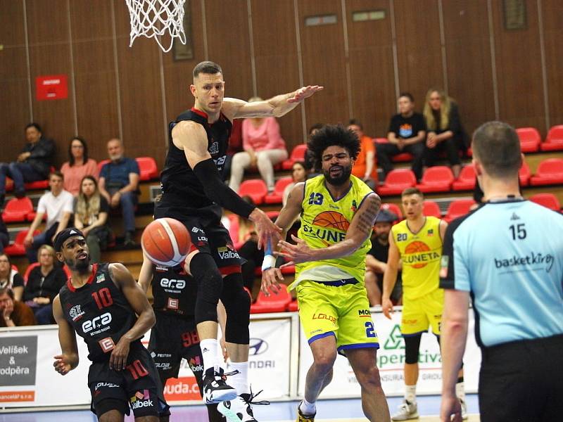 Ze druhého semifinále Kooperativa NBL Nymburk - Ústí nad Labem