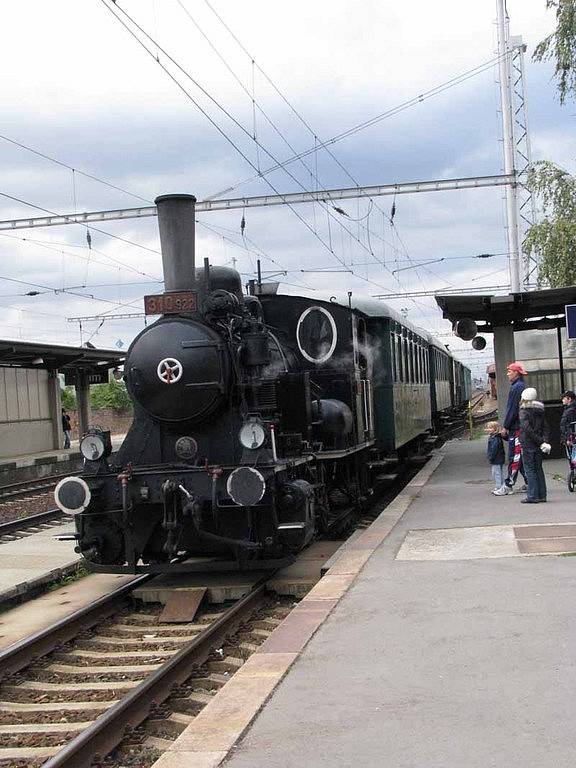 Postřižinský expres se v sobotu projížděl Polabím. Jedna zsatávka byla i ve Velimi.