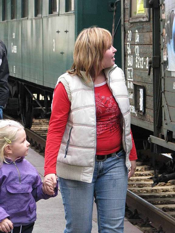 Postřižinský expres se v sobotu projížděl Polabím. Jedna zsatávka byla i ve Velimi.