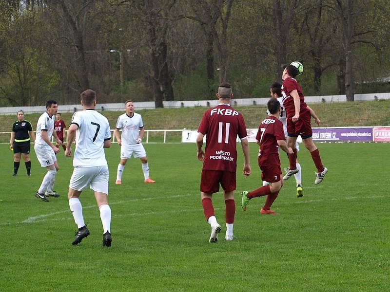 Z fotbalového utkání okresního přeboru Bohemia Poděbrady B - Jíkev (0:1)