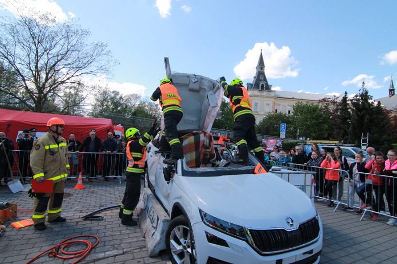 Vítězem Krajské soutěže ve vyprošťování u dopravních nehod, která se konala ve čtvrtek 26. dubna v Nymburku, jsou opět hasiči z hořovické stanice územního odboru Beroun.