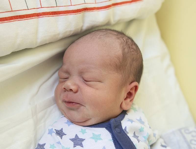 Jan Šabat se narodil v nymburské porodnici 1. prosince 2021 v 5:14 hodin s váhou 3370 g a mírou 49 cm. Krásným překvapením se stal chlapeček pro maminku Janu, tatínka Josefa a brášku Josefa (1,5 roku) z Přerova nad Labem. 