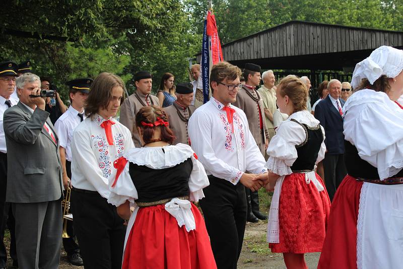 Legiovlak se třinácti vagóny, který byl postaven jako připomínka 100 let od těžkých časů československých legionářů v Rusku, stojí v těchto dnech na nádraží v Lysé nad Labem.