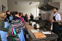 První komunitní kuchyň v České republice, kterou v březnu otevřela ve Zdibech Potravinová banka pro Prahu a Středočeský kraj, své aktivity utěšeně rozvíjí.