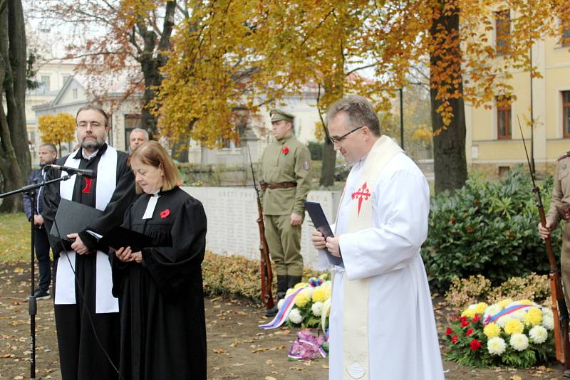 Připomínka Dne veteránů se uskutečnila v Parku hrdinů u památníků odbojářů ve čtvrtek od 11 hodin dopoledne.