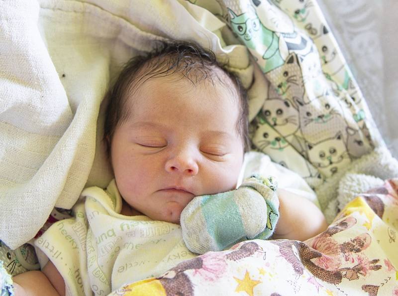 Kristýna Slámová se narodila v nymburské porodnici 20. srpna 2021 v 16.04 hodin s váhou 3880 g a mírou 50 cm. V Chrástu bude holička bydlet s maminkou Eliškou, tatínkem Josefem a sestřičkou Karolínou (2,5 roku).
