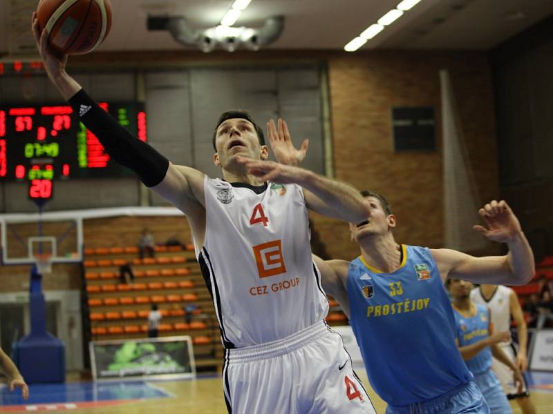 Z basketbalového utkání Kooperativa NBL Nymburk - Prostějov (100:58)