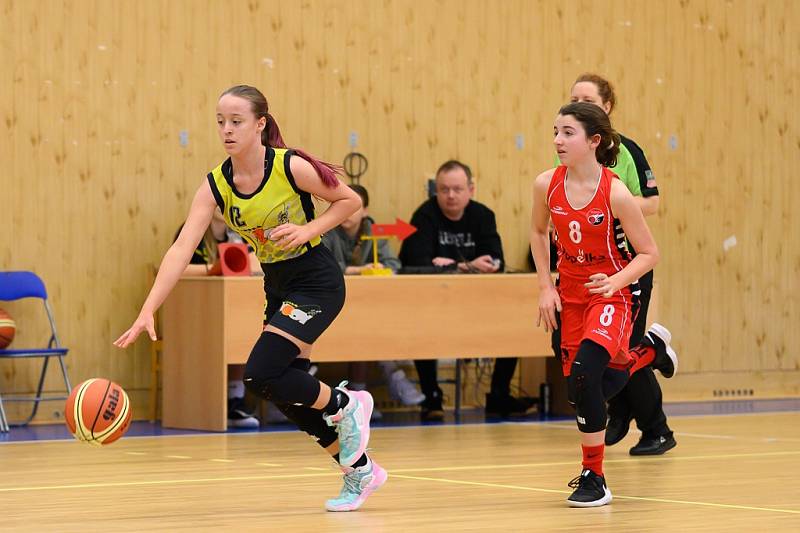 Z basketbalového utkání Středočeského přeboru starších minižákyň U13 Sadská - Mladá Boleslav (119:12)