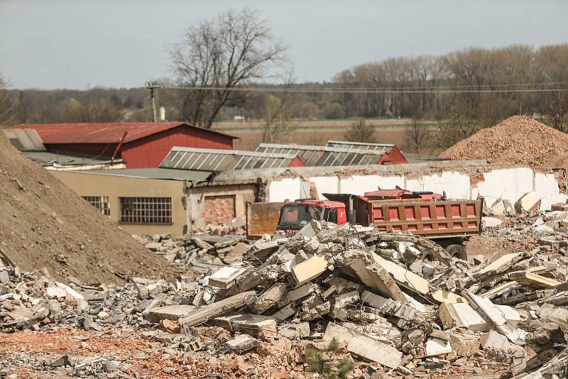 Demolice v areálu ARCHAN v Zápech.