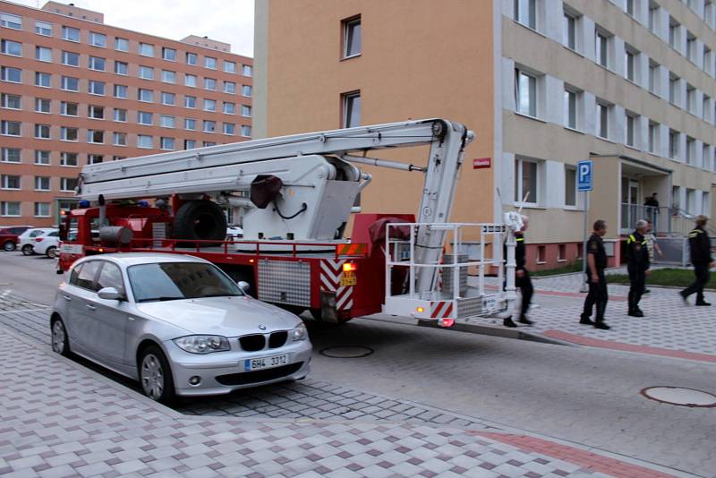 Hasiči zkoušeli průjezdnost nymburskými ulicemi.