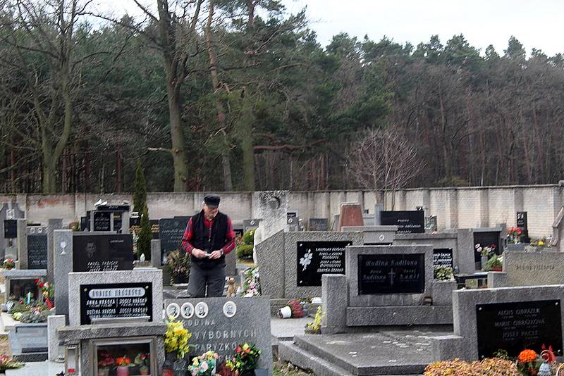 Hřbitov v Hradištku nedaleko Kerska.